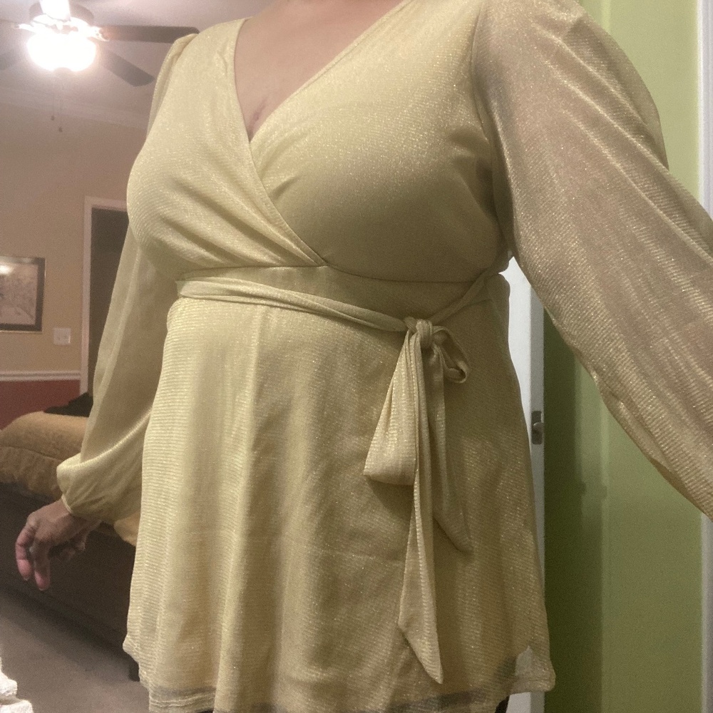 NWT Torrid Gold Knit Glitter Lurex Surplice Blouse, size 1 (14-16)